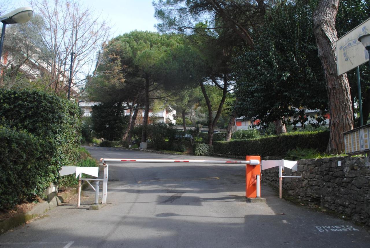 Raggio Di Sole - Pool, Tennis, Parking, Sea View & Relax Rapallo Bagian luar foto